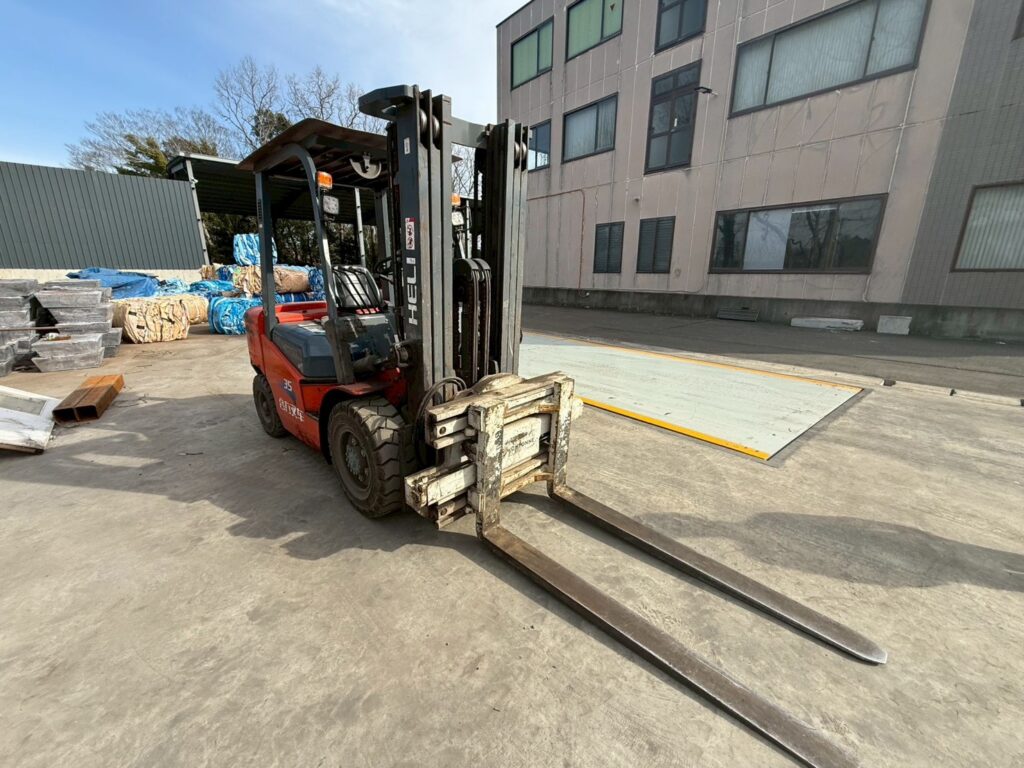 フォークリフト