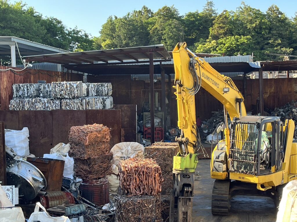 金属スクラップ保管ヤード